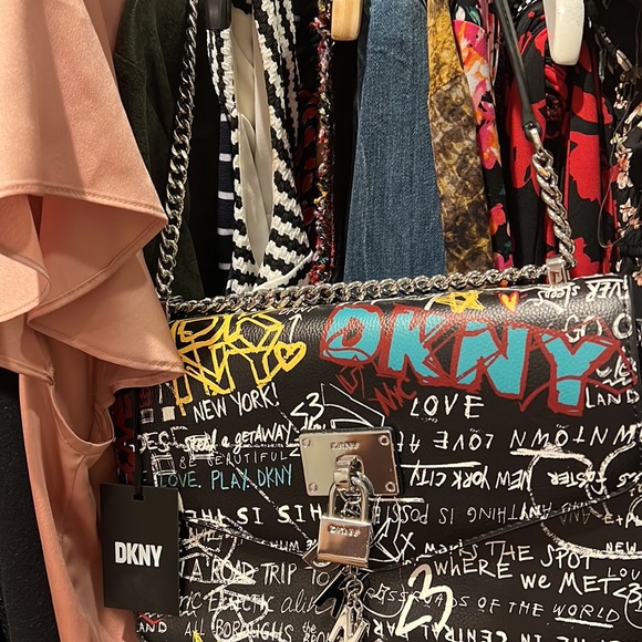 DKNY, handbag Cleo- Black’ Shoulder/Crossbody. 9.5“ x 6.5“ x 3“. NWT. - Picture 3 of 4